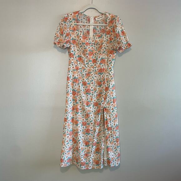 Stormi Wren Size M Peach Pink Floral Dress Short Sleeves Slit - Picture 1 of 6